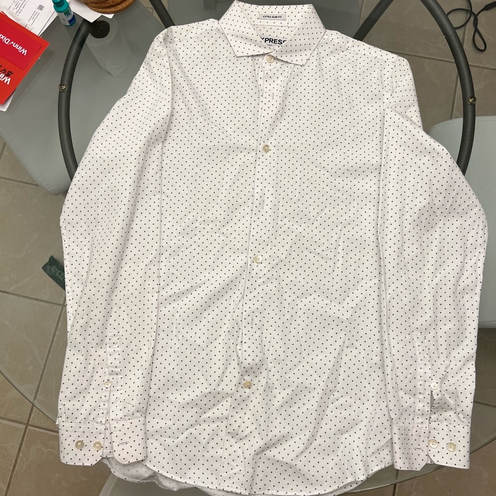 Express
Extra slim fit button down dress shirt
polka dot pattern
Size medium